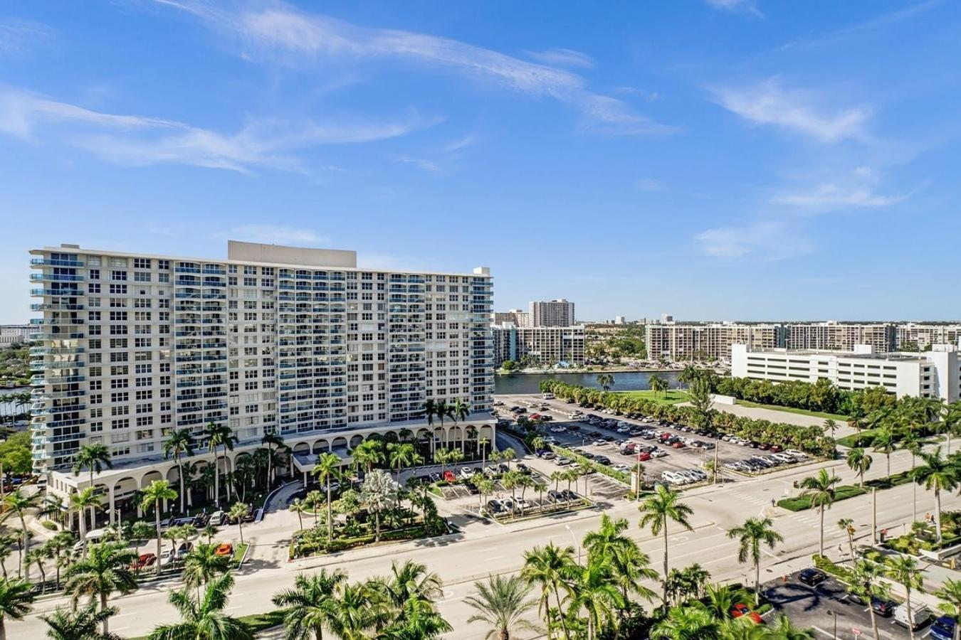 2Bd Condo Christmas Retreat Pool Beachside Холивуд Екстериор снимка