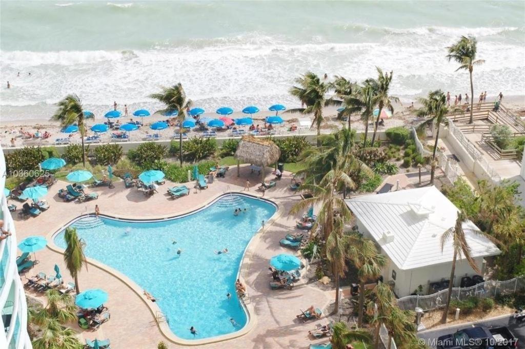 2Bd Condo Christmas Retreat Pool Beachside Холивуд Екстериор снимка